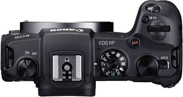 Canon EOS RP, comandi e ghiere per il controllo, senza display nella parte alta.