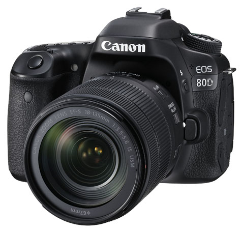 Canon EOS 80D con EF-S 18-135mm IS USM