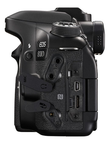 Canon EOS 80D, connessioni per videomaker con presa cuffie e microfono