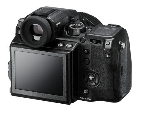 Fujifilm GFX 50S, mirrorless medioformato con mirino e LCD, entrambi orientabili