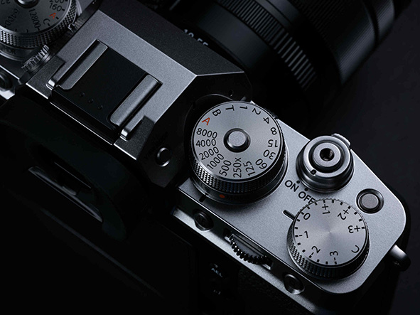 Fujifilm XT4, comandi e ghiere tradizionali per il massimo controllo.