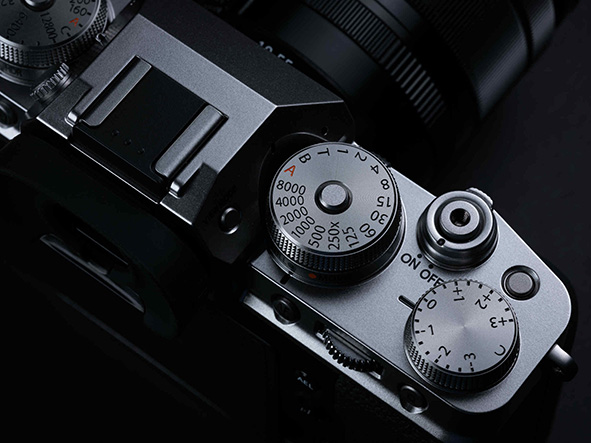 Fujifilm XT4, mirrorless per video e foto Fujifilm XT4, comandi e ghiere tradizionali per il massimo controllo.