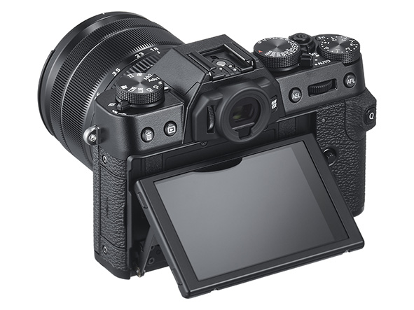 Fujifilm XT30, mirino OLED e display touch inclinabile ad elevata risoluzione.