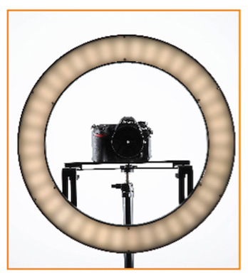 LED Ring Lamp 32W, illuminatore LED circolare LED Ring Lamp 32W, classico Ring Lamp da 32 watt ideale per ritratti e beauty.