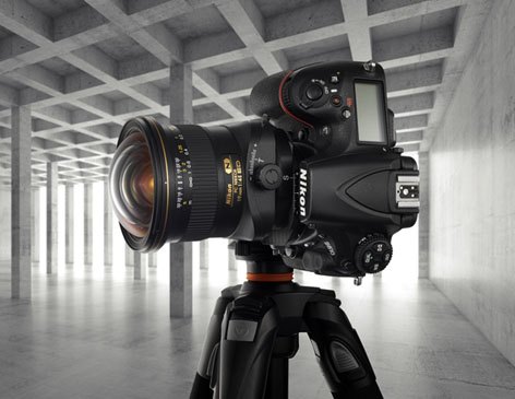 Nikkor PC 19mm F4E ED, grandangolo decentrabile e basculabile per full frame, montato su reflex Nikon