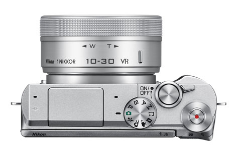 Nikon 1 J5, mirrorless compatta con controlli manuali e WiFi NFC