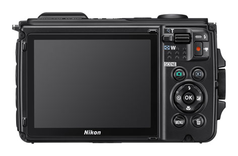 Nikon Coolpix W300, display touch e illuminatore LED integrato