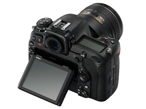 Nikon D500, reflex APS-C con LCD orientabile e 4K