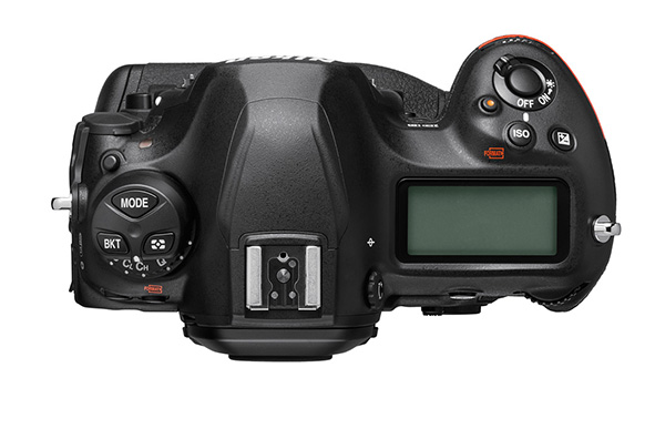 Nikon D6, corpo robusto, a prova di infiltrazioni e confortevole nell'uso.