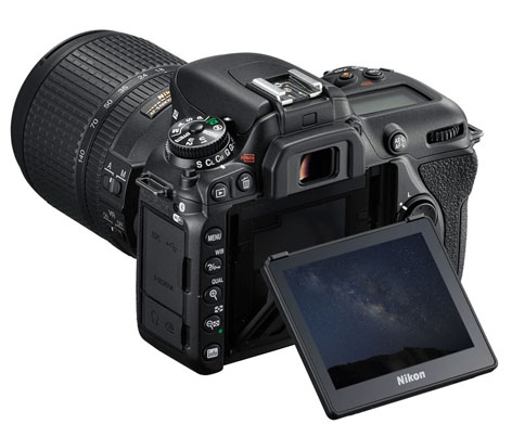 Nikon D7500, reflex DX con LCD inclinabile touch