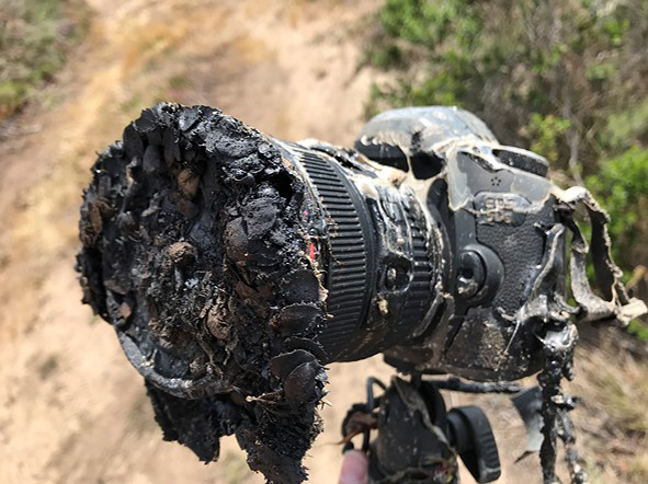 Nikon distrutta durante il lancio di GRACE-FO. Il fotografo della NASA Bill Ingalls recupera la scheda di memoria