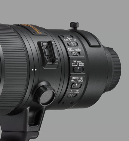 Nikkor 180-400mm, il moltiplicatore si attiva facilmente tramite una levetta sul barilotto e lo stabilizzatore dà un vantaggio di 4 stop