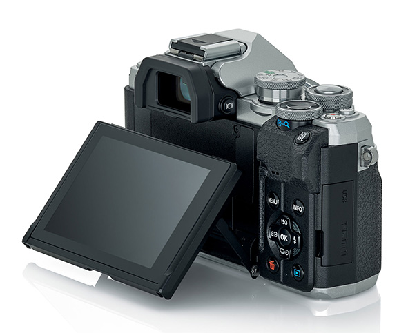 Olympus OM-D E-M10 Mark IV, mirino di qualità e LCD Olympus OM-D E-M10 Mark IV, mirino di alta qualità e LCD orientabile per selfie e video selfie
