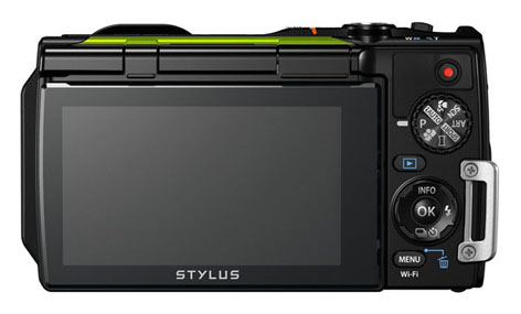 Olympus Tough TG-870, compatta per outdoor e sub, per foto e video
