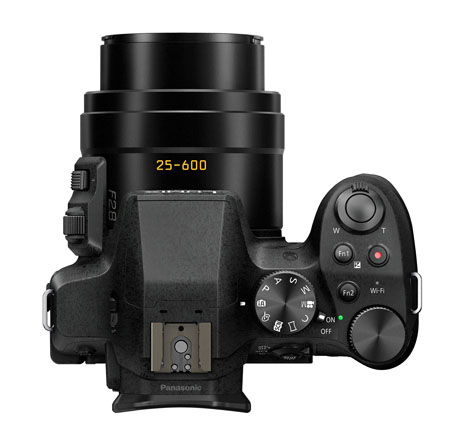 Panasonic Lumix FZ300 con zoom 25-600mm F2.8, bridge camera