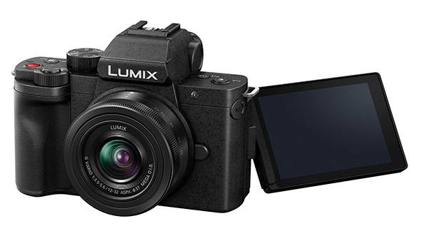 Panasonic Lumix G100 per blogger e storyteller Panasonic Lumix G100 con mirino e LCD orientabile