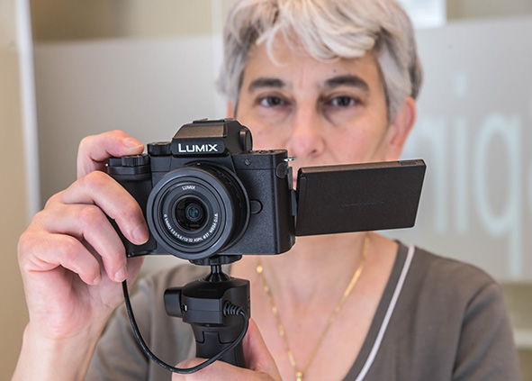 Panasonic Lumix G100 Panasonic Lumix G100, mirrorless per blogger e storyteller