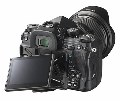 Pentax K1 Mark II, pronta per il professionista Pentax K1 Mark II con mirino ottico 100% e LCD orientabile e inclinabile