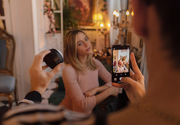 Profoto C1 e C1 Plus, ideale per Vlogger e Blogger, illuminazione per smartphone.