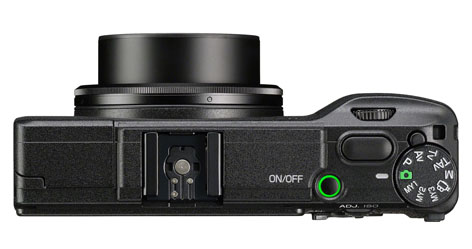 Ricoh GR II, compatta a ottica fissa con sensore APS-C e controlli manuali