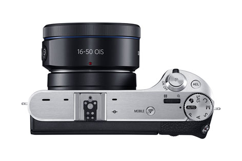 Samsung NX500, piccola mirrorless APS-C performante