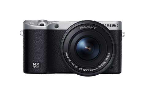 Samsung NX500, piccola mirrorless APS-C con funzionalità e tecnologia dell'ammiraglia NX1