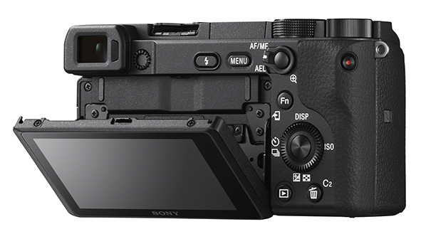 Sony A6400, mirrorless APSC compatta con mirino OLED e LCD touch ribaltabile per video e foto