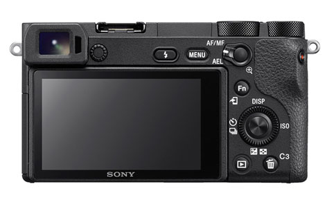 Sony A6500, mirrorless APS-C con mirino e LCD touch