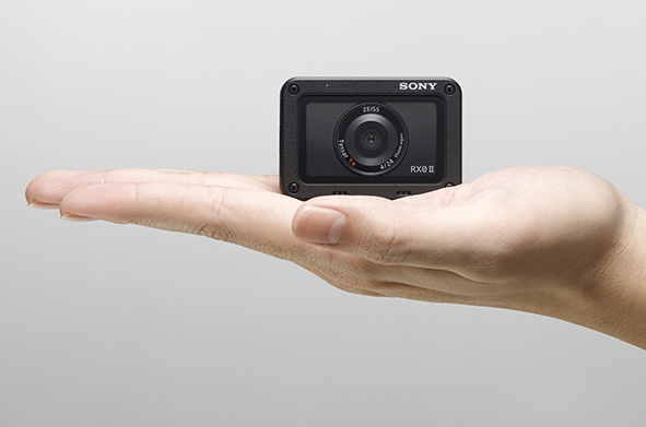 Sony RX0 II, foto-videocamera per riprese estreme Sony RX0 II, piccola quanto una GoPro