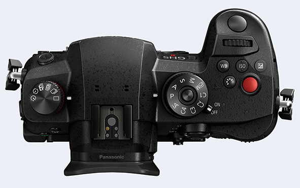 Panasonic Lumix GH5M2, robusta e professionale Panasonic Lumix GH5M2, vista dall'alto