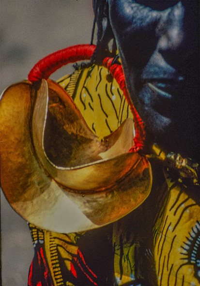 UnaFotoUnaStoria, l'orecchino d'oro del Mali di Edo Prando. Viaggio nell'Africa Subsahariana con fotocamera analogica e Kodachrome 64.