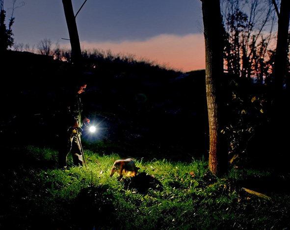 Una foto, una storia: i trifölau delle Langhe. Luce ambiente e flash per una ambientazione naturale.