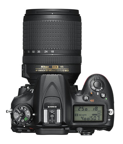 Nikon D7200 con 18-140mm, reflex DX da 24 Mega