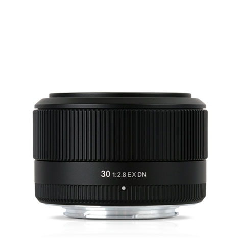 Sigma 30mm f/2.8 per mirrorless